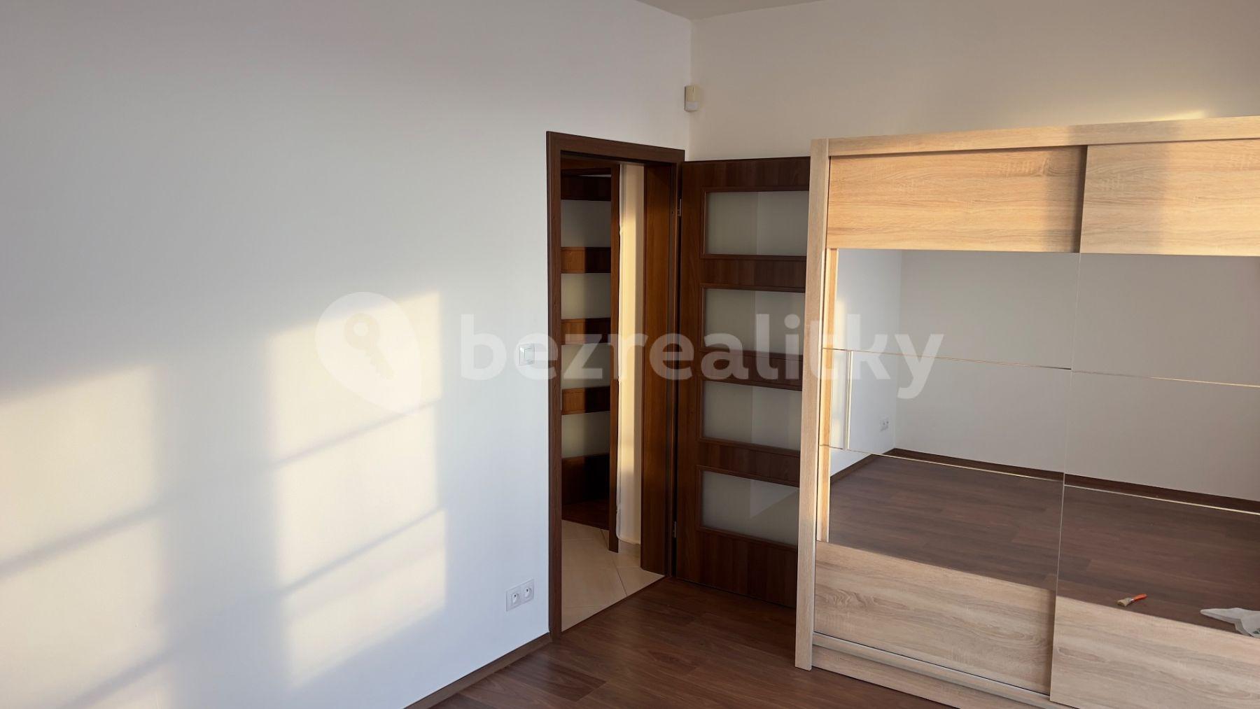 3 bedroom with open-plan kitchen flat to rent, 91 m², Mantovská, Prague, Prague