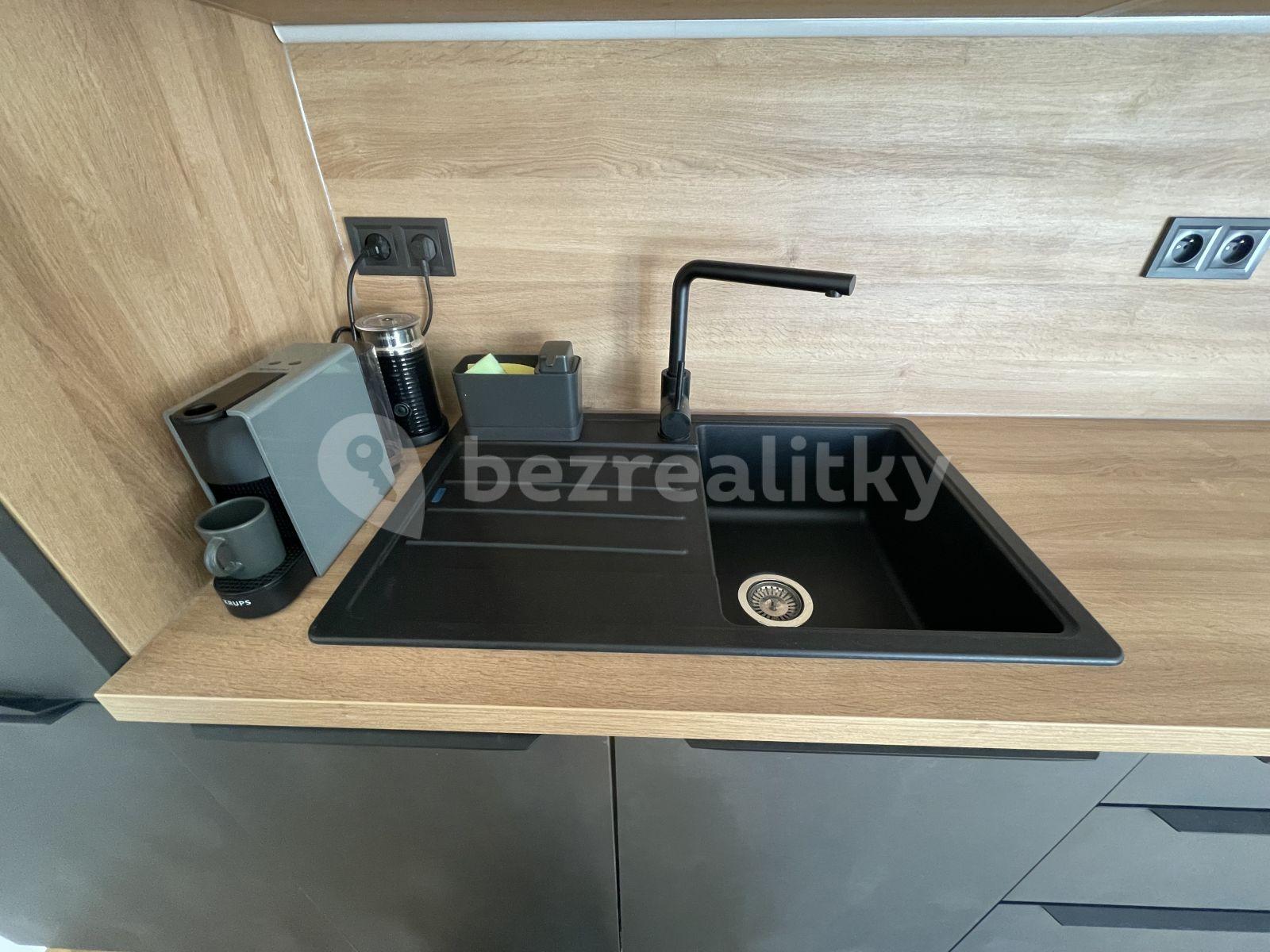 Studio flat to rent, 32 m², Azzoniho, Prague, Prague