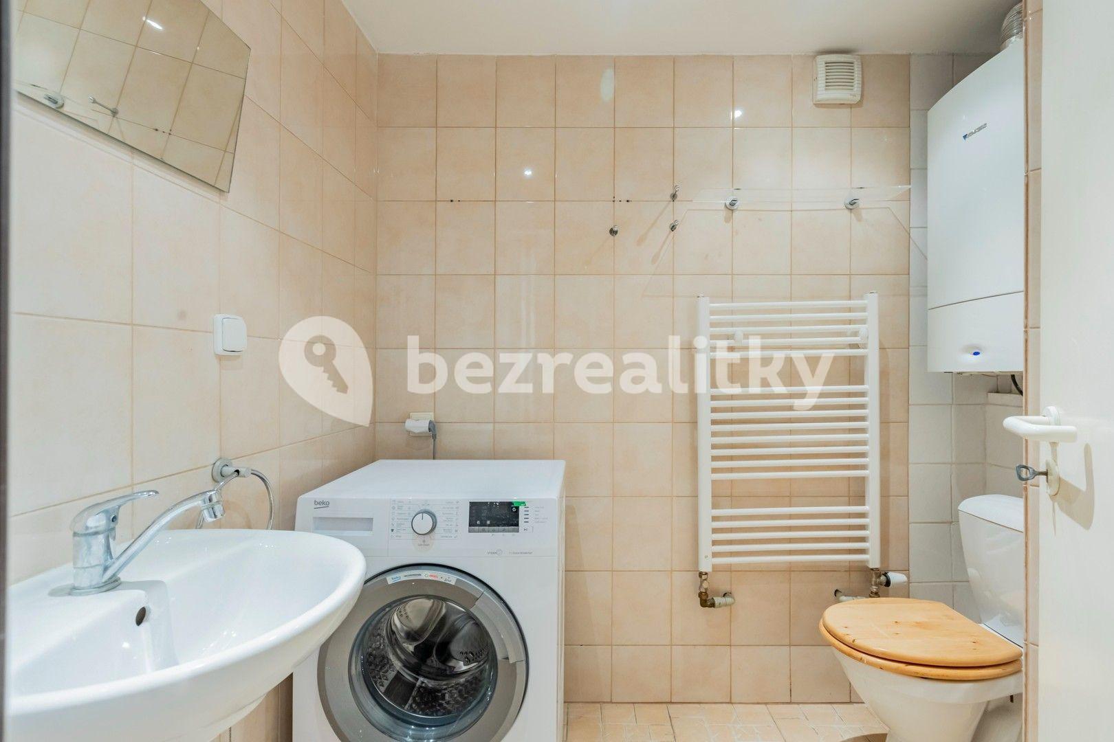 2 bedroom with open-plan kitchen flat to rent, 73 m², Roháčova, Prague, Prague