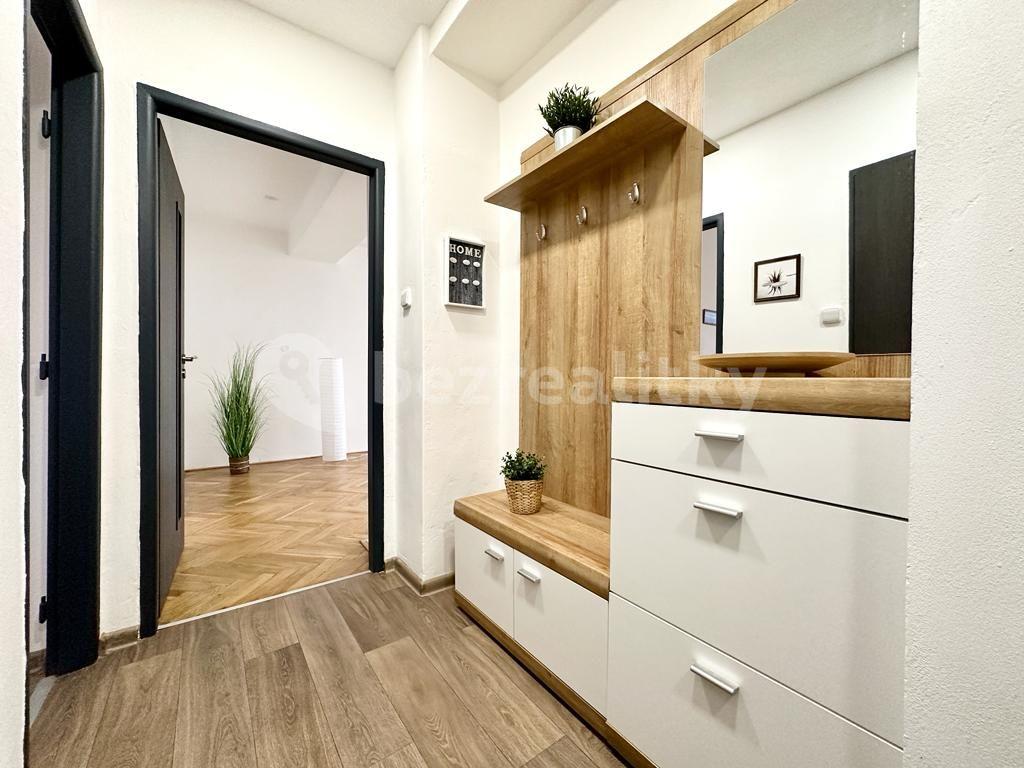 2 bedroom flat to rent, 56 m², Václava Řezáče, Klášterec nad Ohří, Ústecký Region