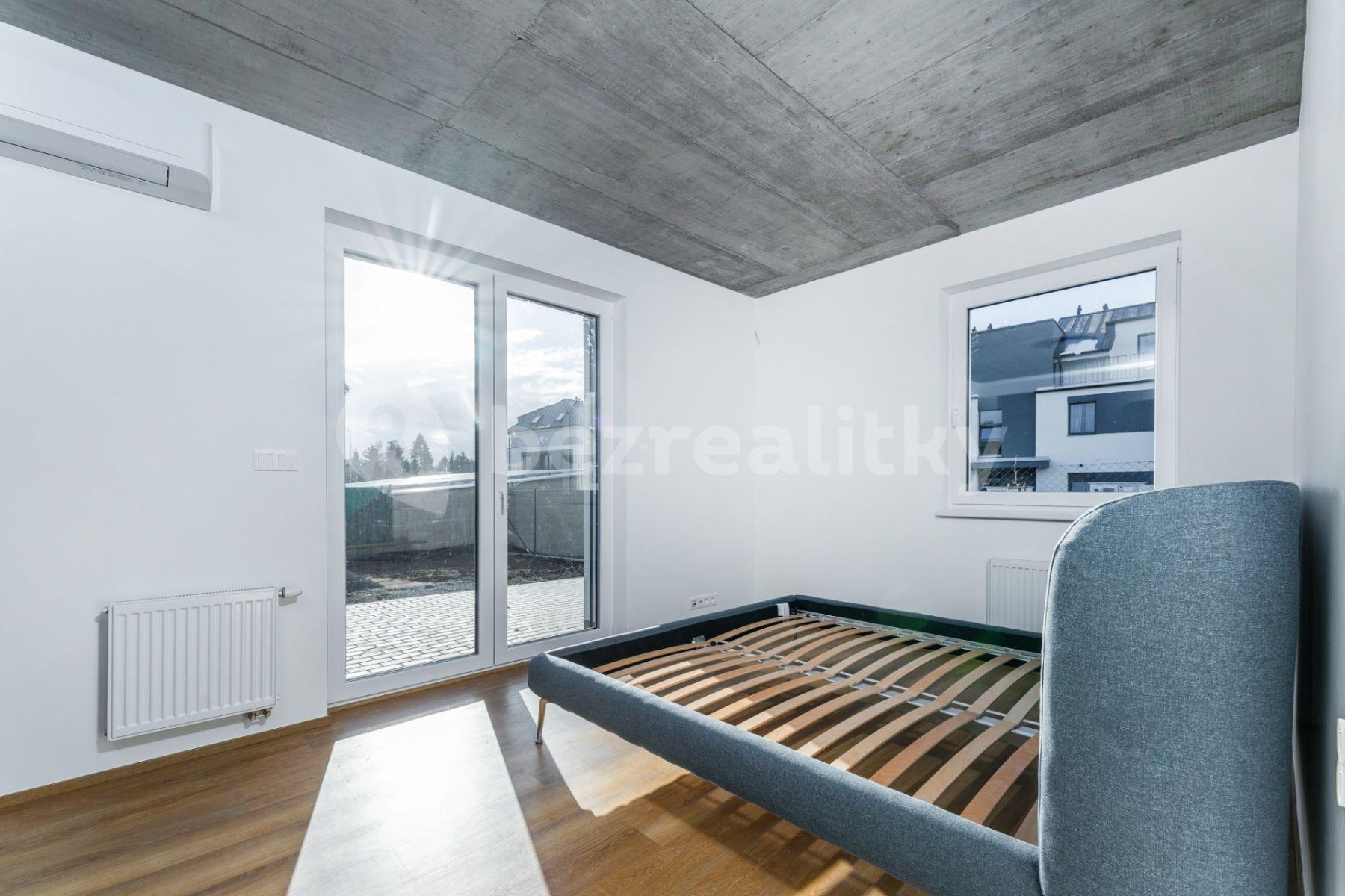 1 bedroom with open-plan kitchen flat to rent, 61 m², U Slaviborského dvora, Prague, Prague