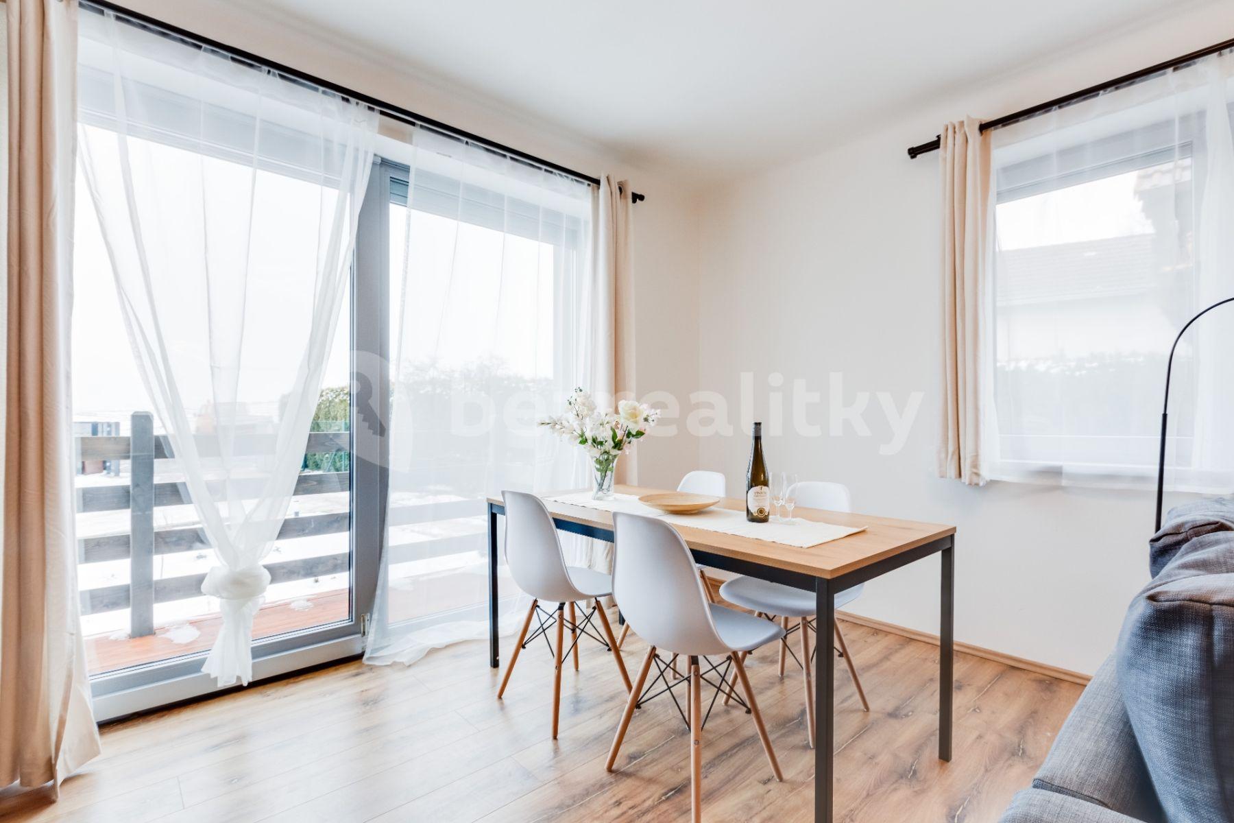 2 bedroom with open-plan kitchen flat to rent, 78 m², Jažlovická, Říčany, Středočeský Region