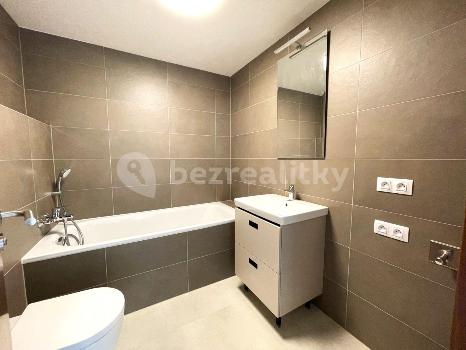 Studio flat to rent, 38 m², Šiklové, Prague, Prague