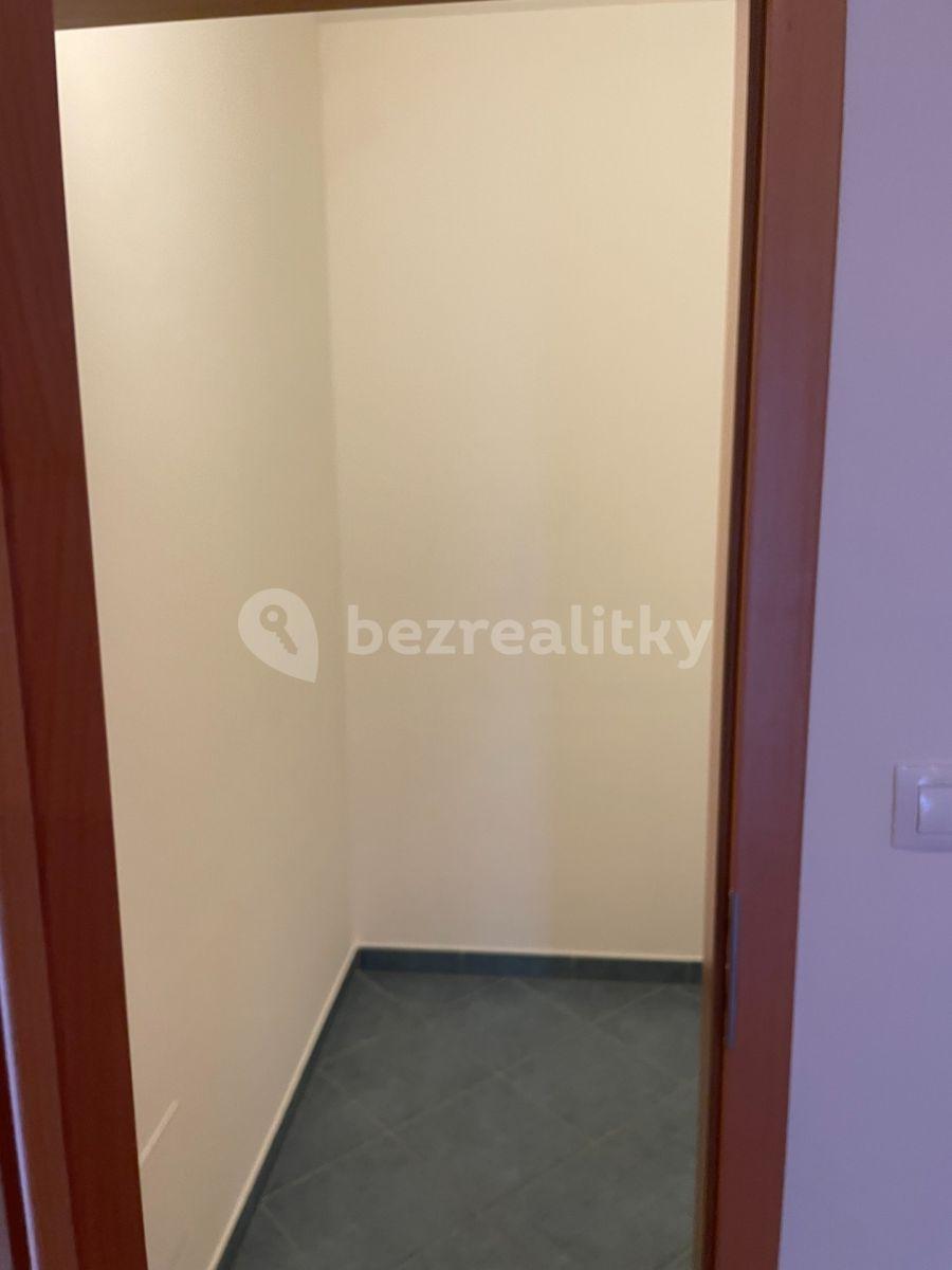 2 bedroom with open-plan kitchen flat to rent, 80 m², Kabešova, Prague, Prague