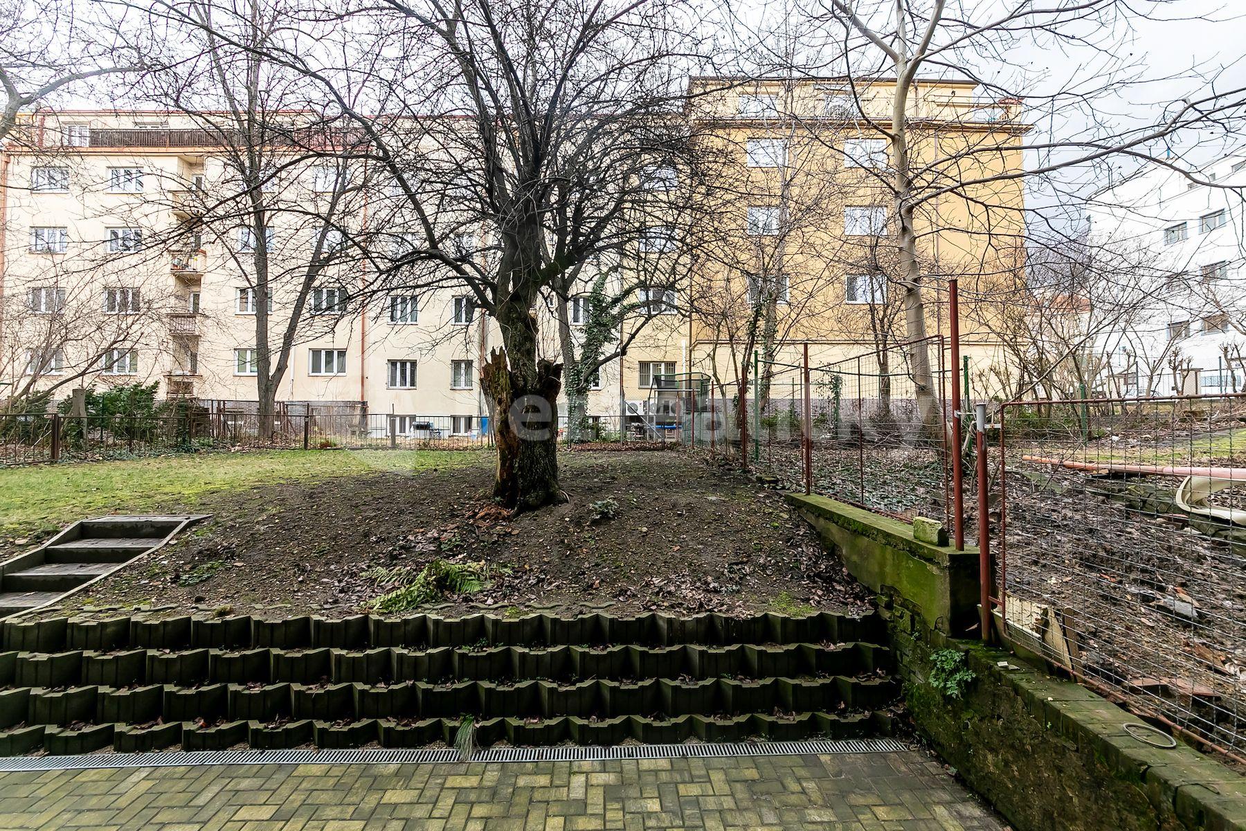 Studio flat for sale, 27 m², Biskupcova, Prague, Prague