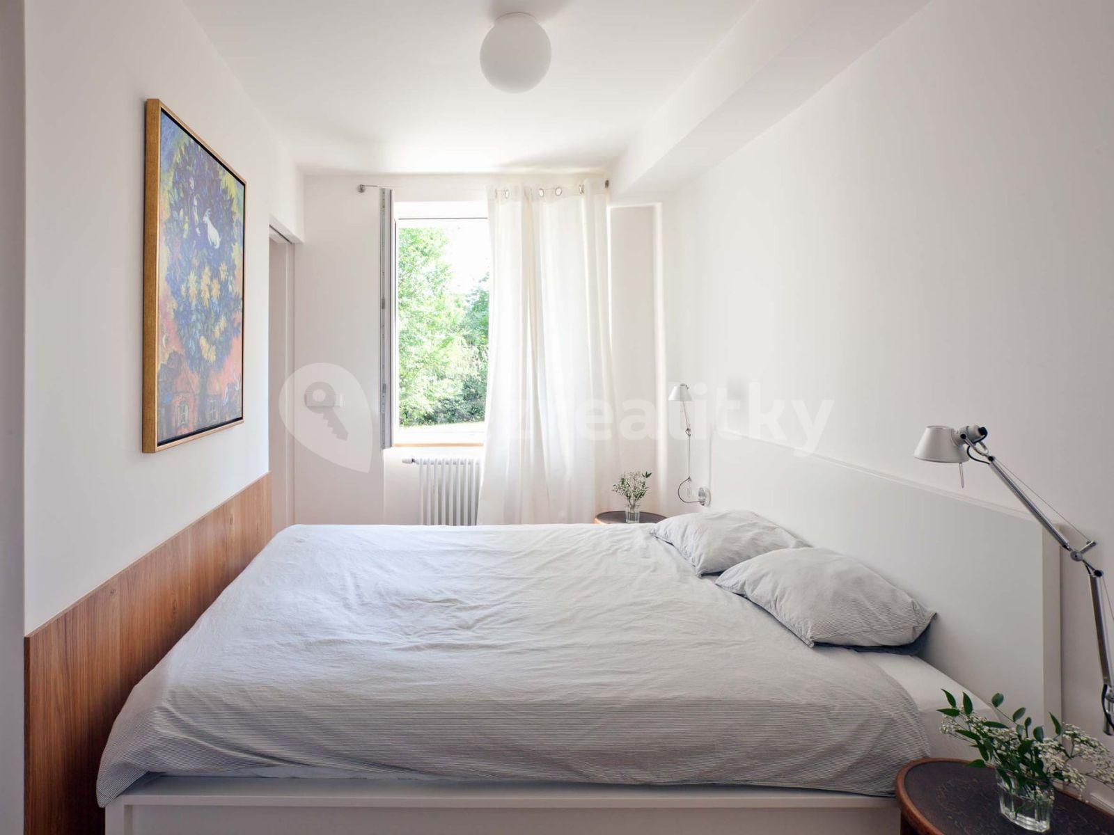 Studio flat to rent, 35 m², Krásného, Prague, Prague