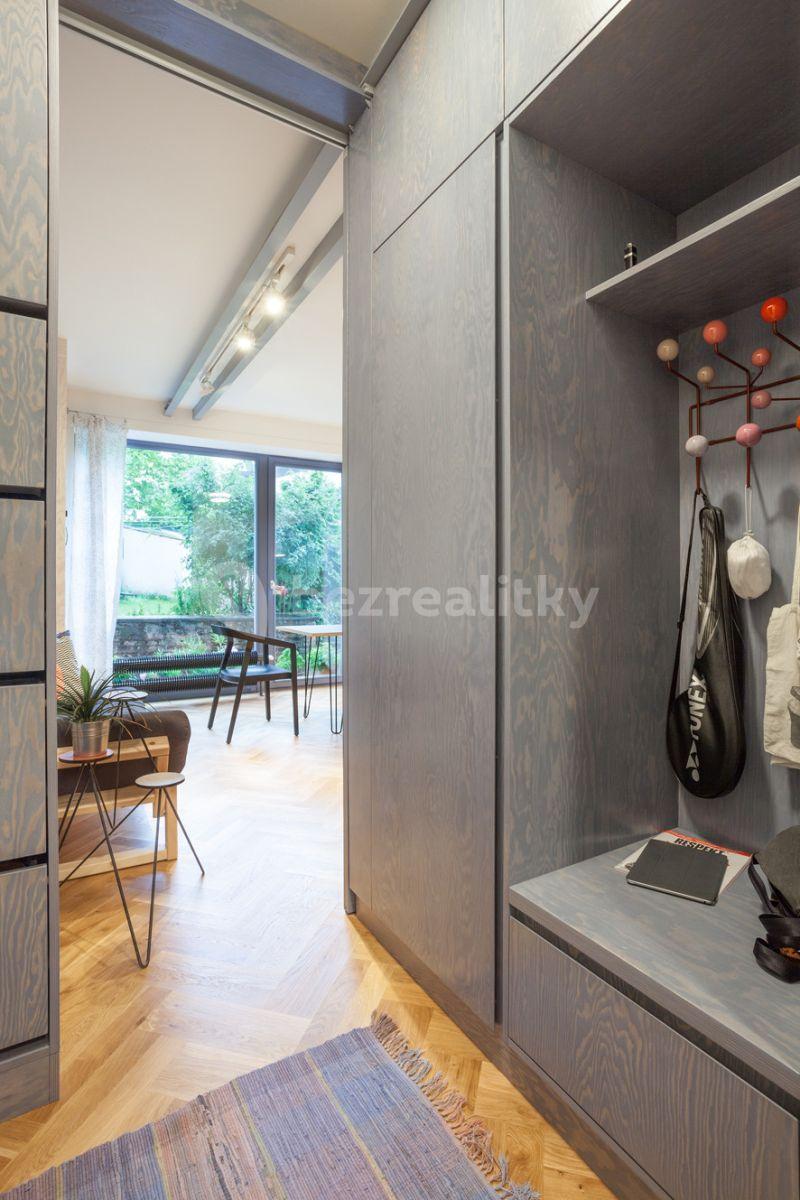 1 bedroom with open-plan kitchen flat to rent, 45 m², Pod dvorem, Prague, Prague