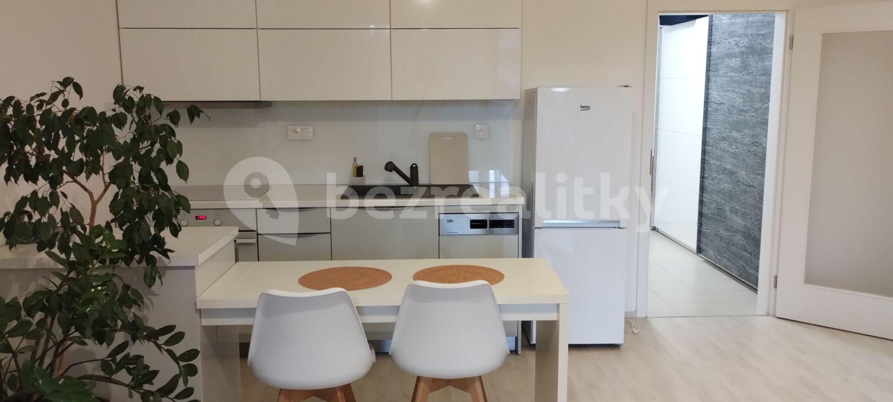 Studio flat to rent, 60 m², Rorýsová, Prague, Prague