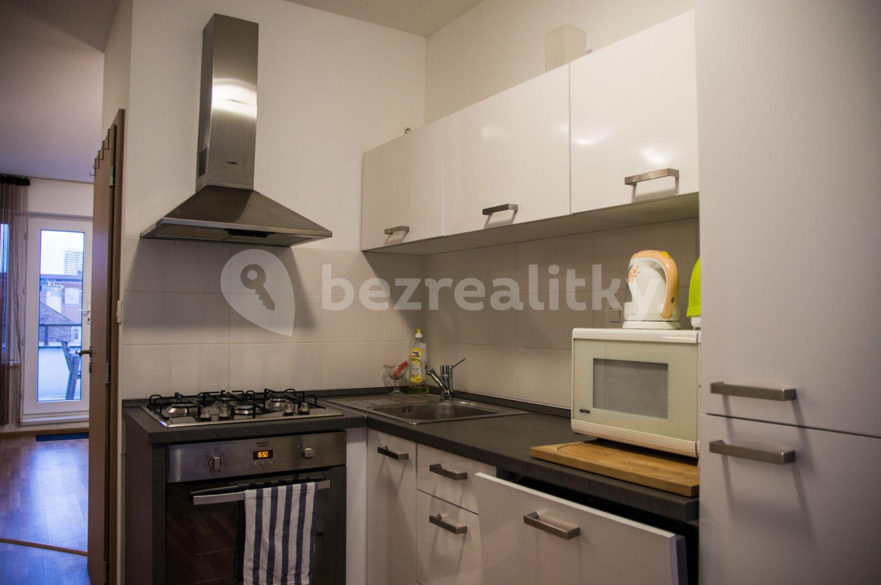 3 bedroom flat to rent, 55 m², Kúpeľná, Bratislava - mestská časť Staré Mesto, Bratislavský Region