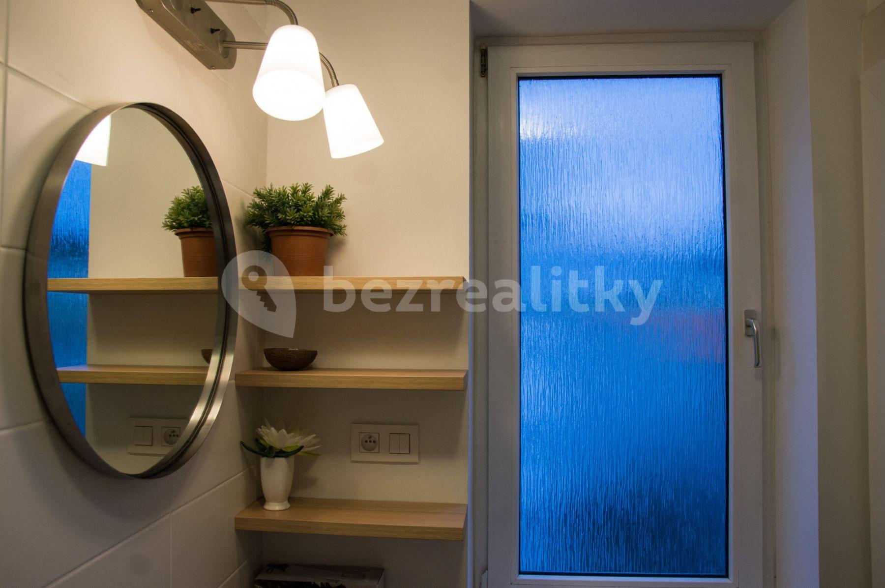 3 bedroom flat to rent, 55 m², Kúpeľná, Bratislava - mestská časť Staré Mesto, Bratislavský Region