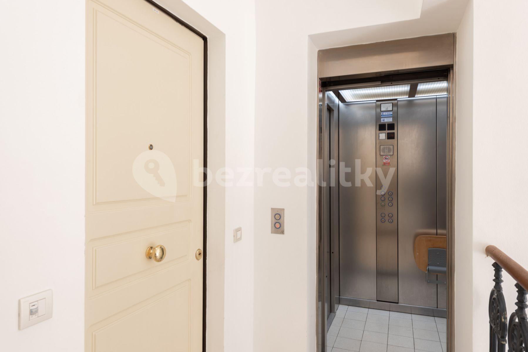 4 bedroom flat to rent, 96 m², Černá, Prague, Prague