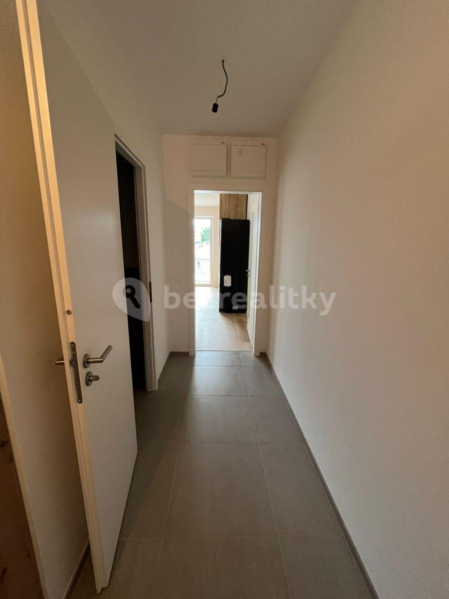 Studio flat to rent, 32 m², Milánská, Prague, Prague