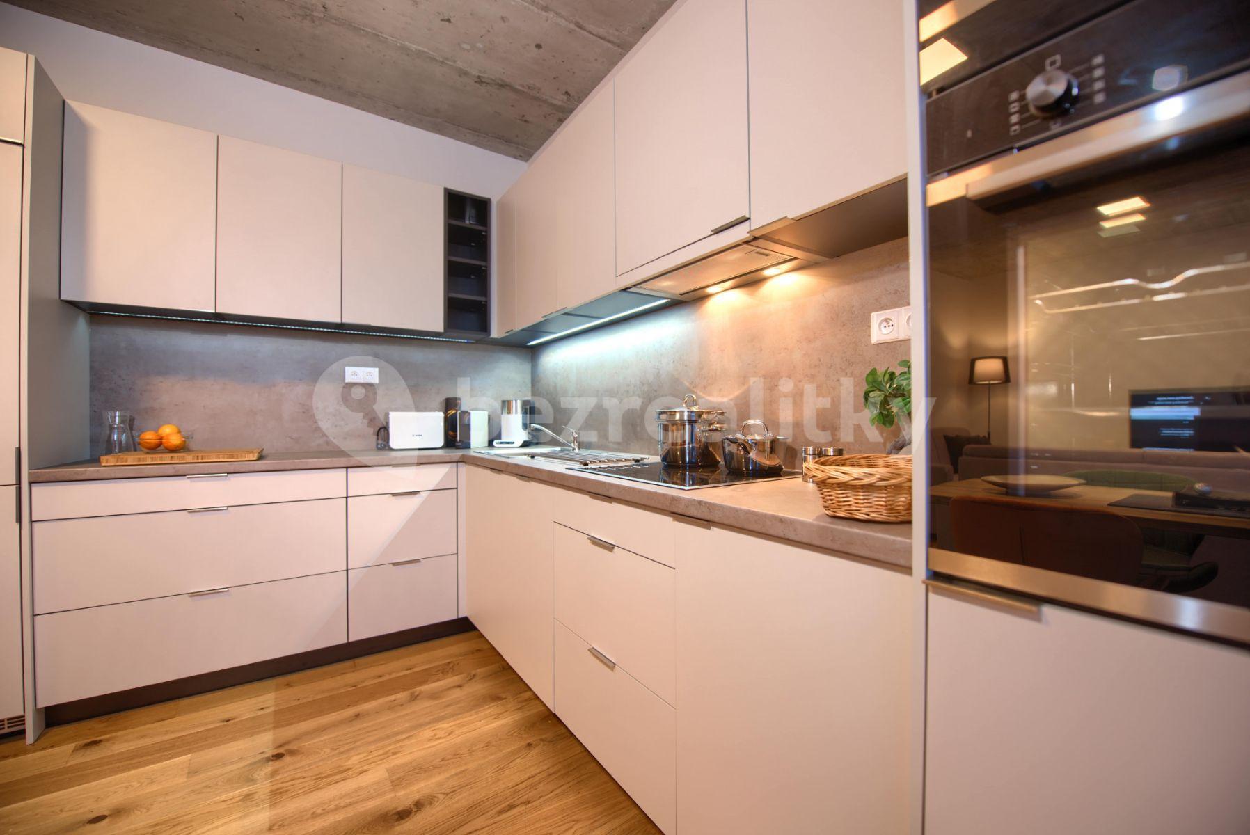 2 bedroom with open-plan kitchen flat to rent, 90 m², Soukenická, Prague, Prague