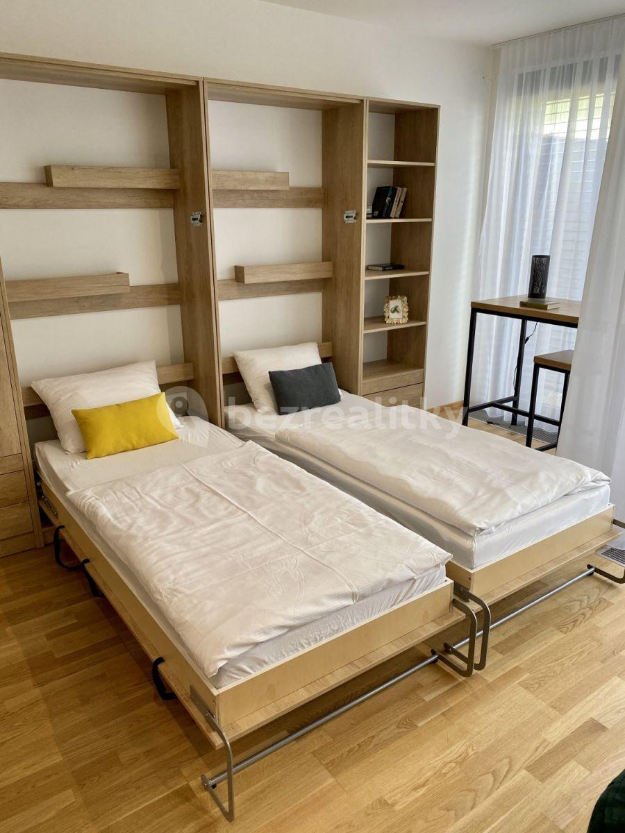 Studio flat to rent, 32 m², U Průhonu b, Prague, Prague