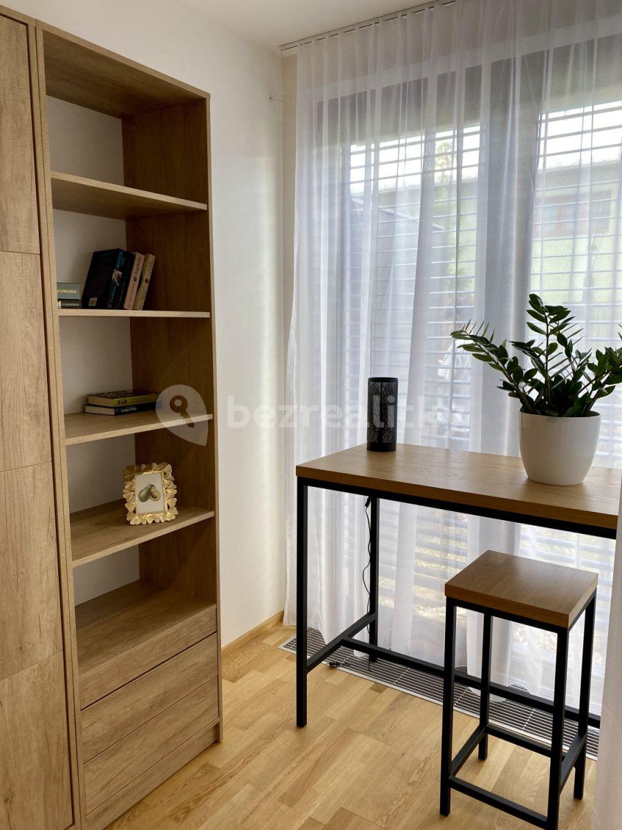 Studio flat to rent, 32 m², U Průhonu b, Prague, Prague