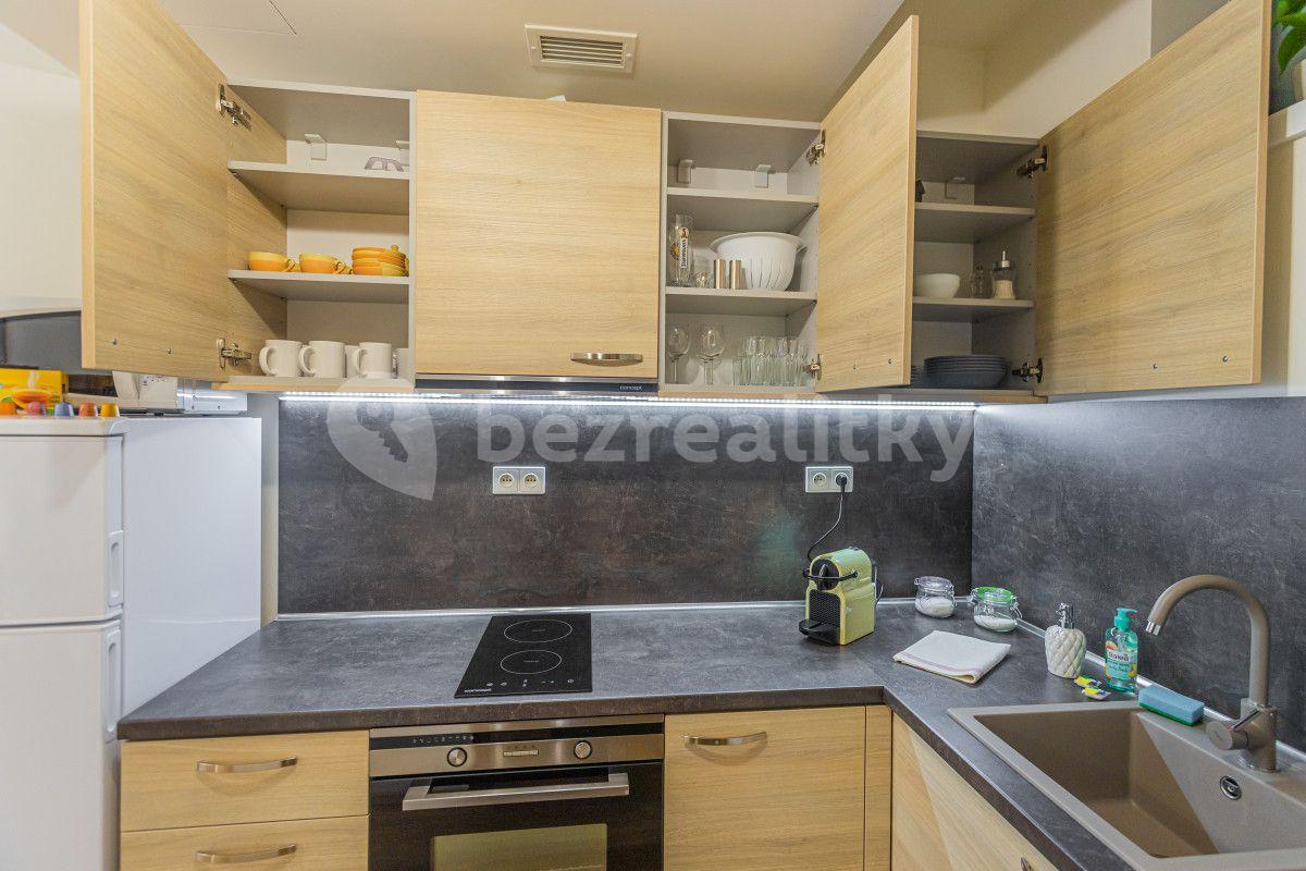 Studio flat to rent, 35 m², Hlaváčkova, Prague, Prague