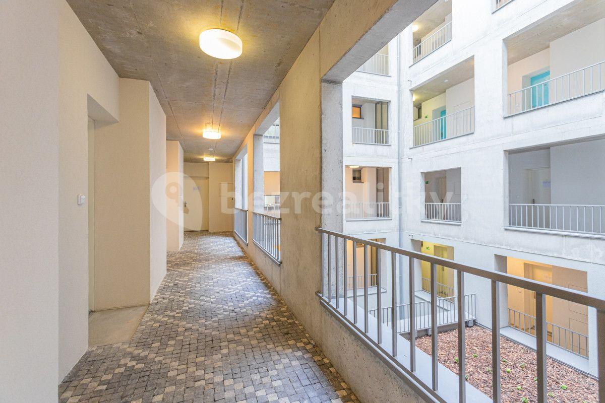 Studio flat to rent, 35 m², Hlaváčkova, Prague, Prague