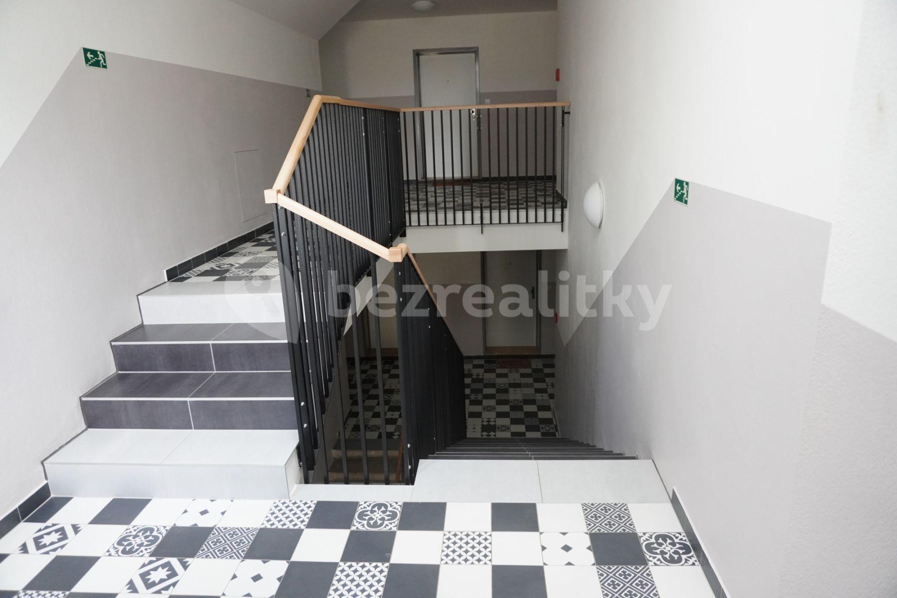 1 bedroom with open-plan kitchen flat to rent, 90 m², Bezručova, Brno, Jihomoravský Region