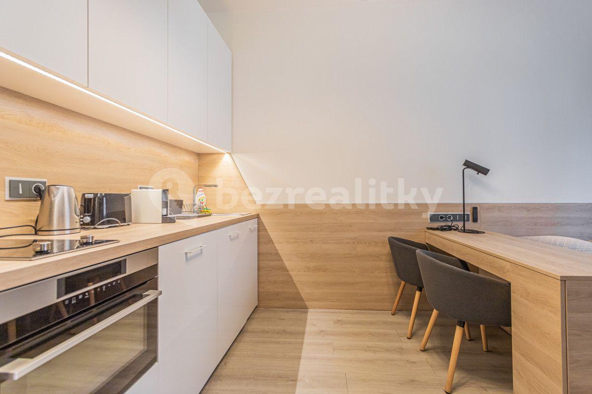 Studio flat to rent, 25 m², Stroupežnického, Prague, Prague