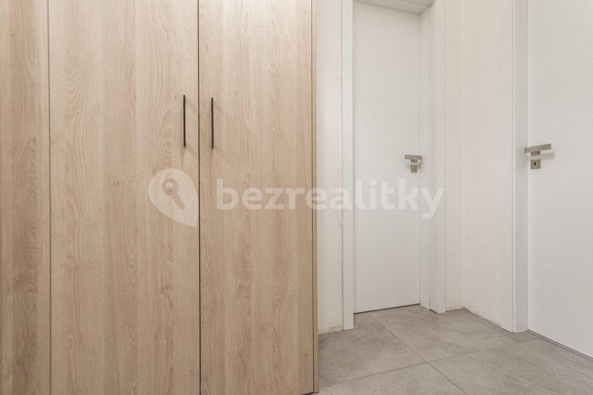 Studio flat to rent, 25 m², Stroupežnického, Prague, Prague