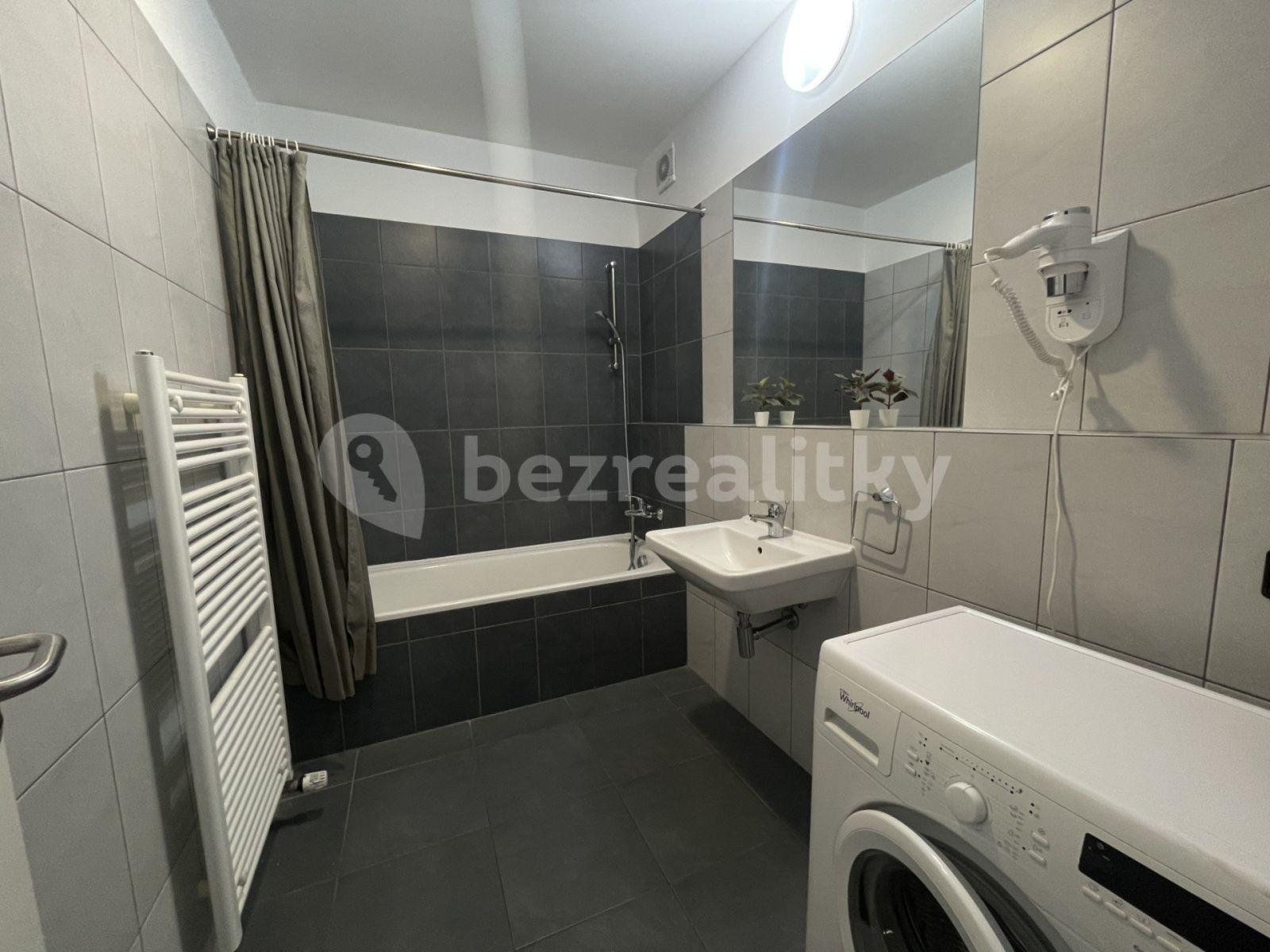 3 bedroom flat to rent, 88 m², Křižíkova, Prague, Prague