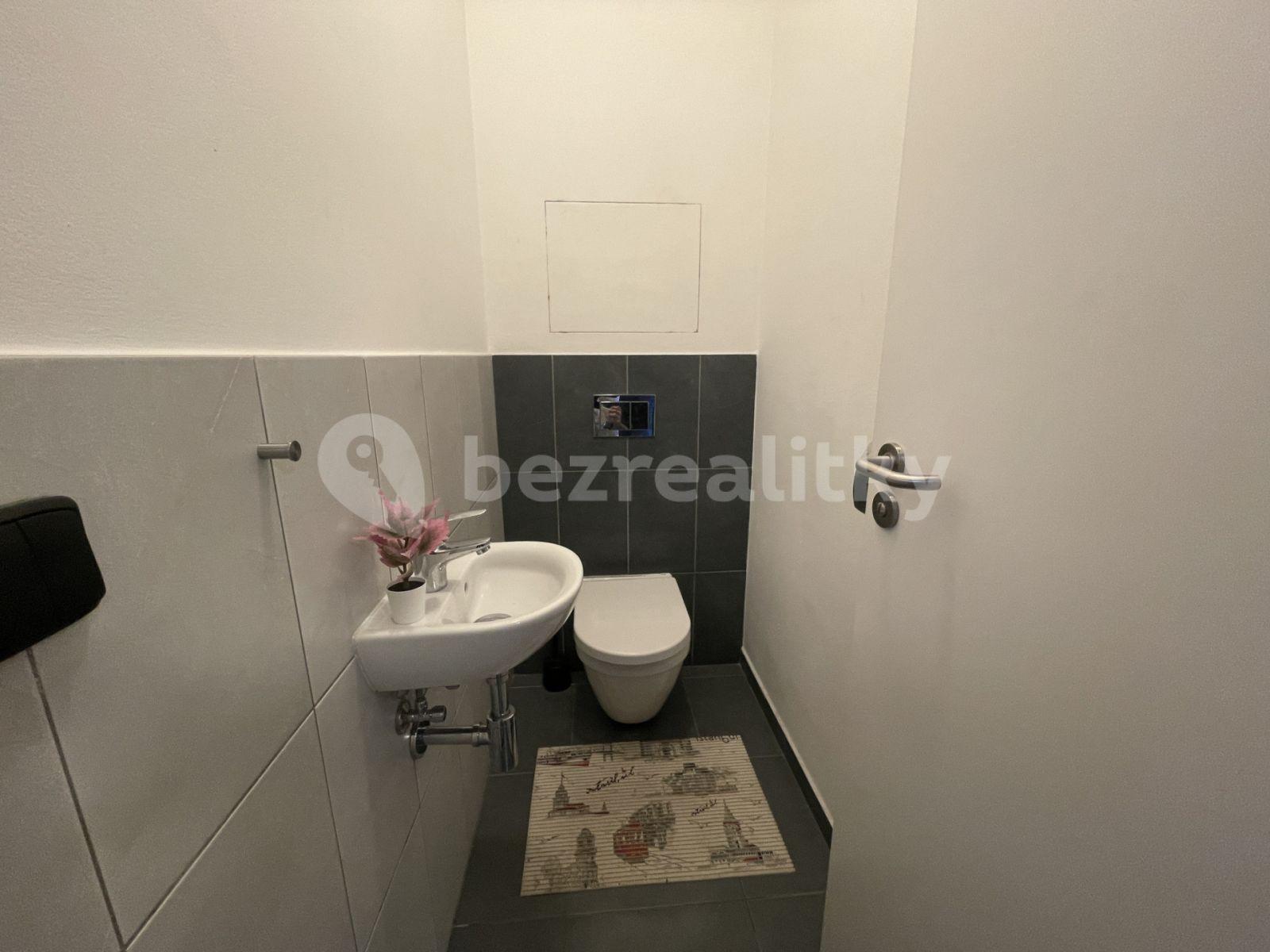 3 bedroom flat to rent, 88 m², Křižíkova, Prague, Prague