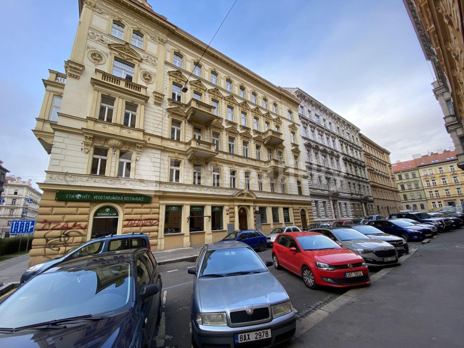 Studio flat to rent, 26 m², Tyršova, Prague, Prague