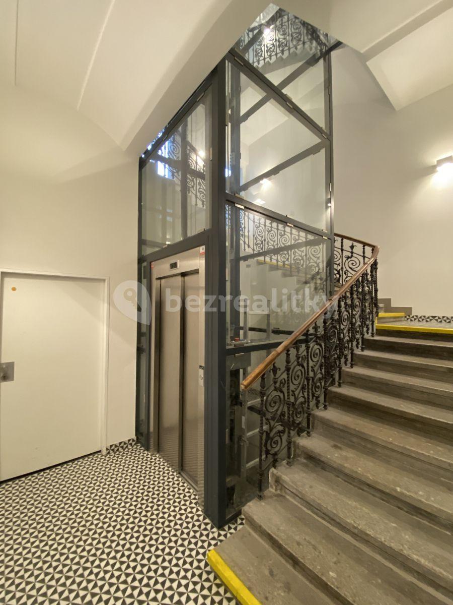 Studio flat to rent, 26 m², Tyršova, Prague, Prague