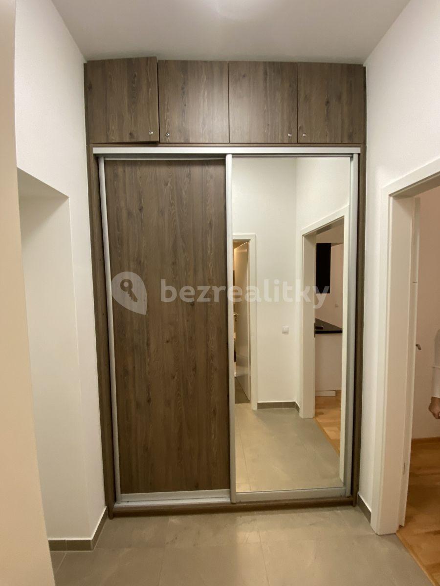 Studio flat to rent, 26 m², Tyršova, Prague, Prague