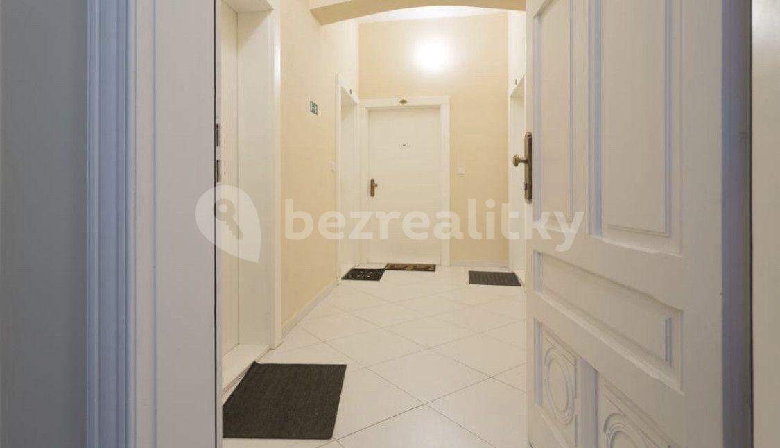 Studio flat to rent, 32 m², Šimáčkova, Prague, Prague