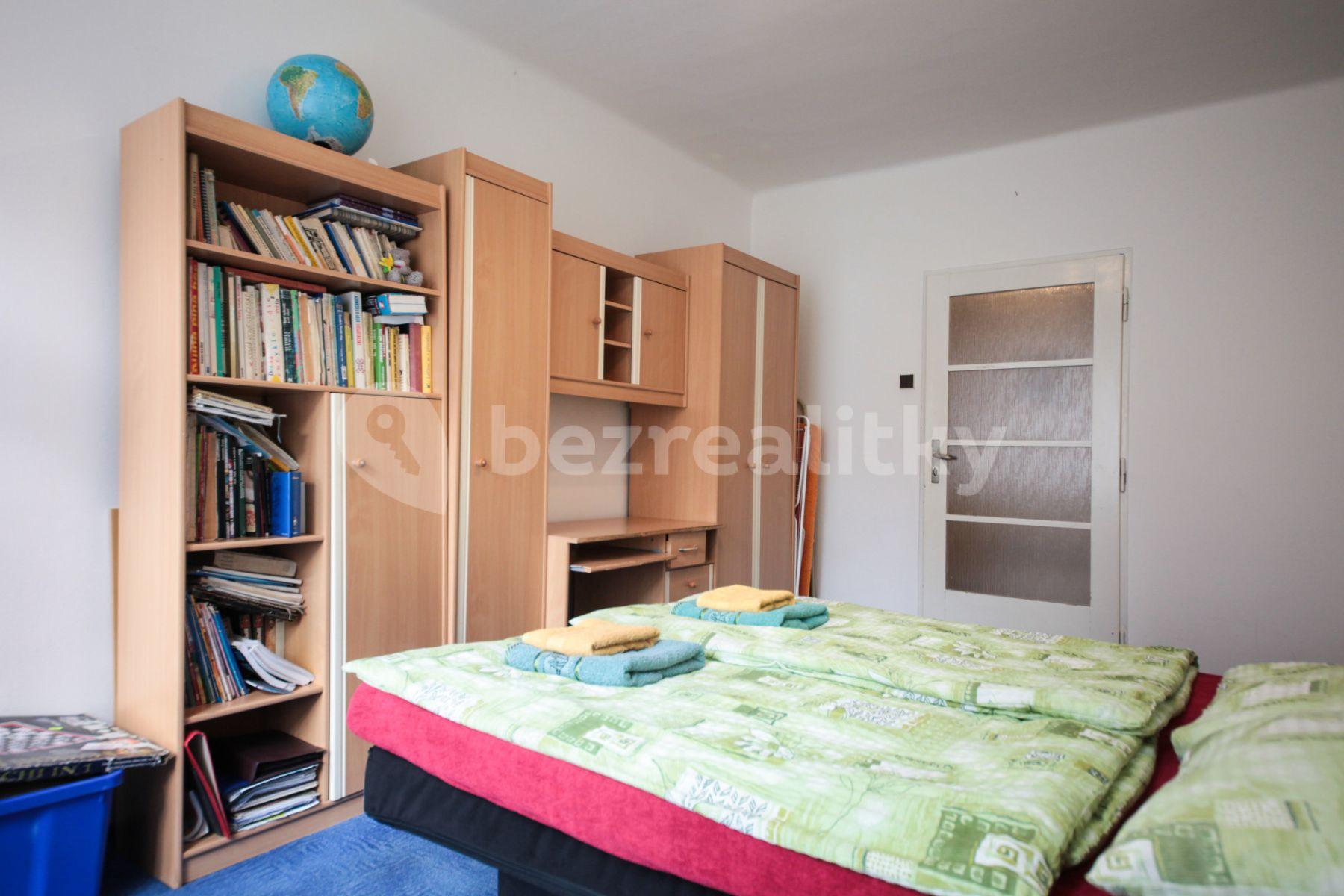 4 bedroom flat to rent, 90 m², Stroupežnického, Prague, Prague