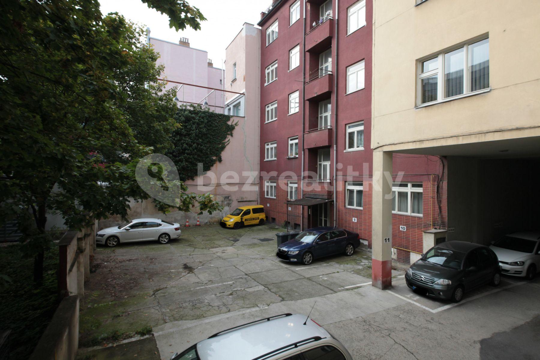 4 bedroom flat to rent, 90 m², Stroupežnického, Prague, Prague