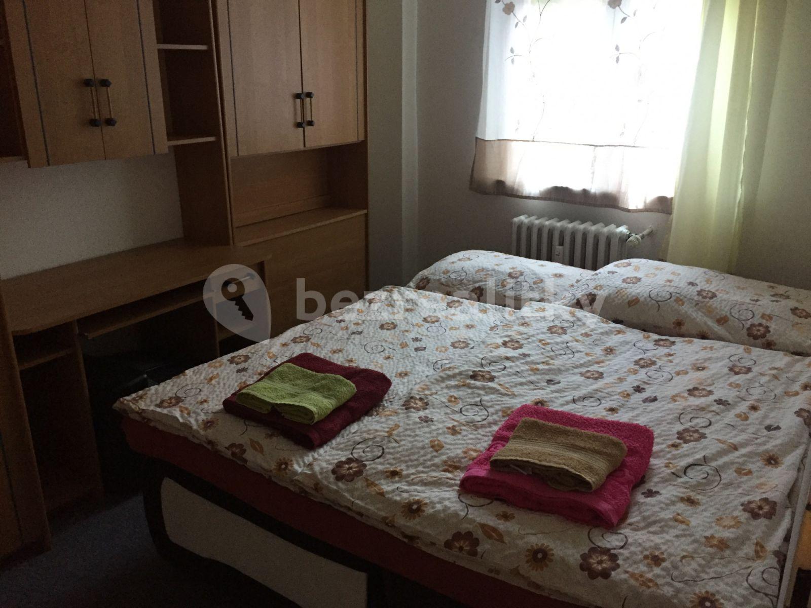 4 bedroom flat to rent, 90 m², Stroupežnického, Prague, Prague