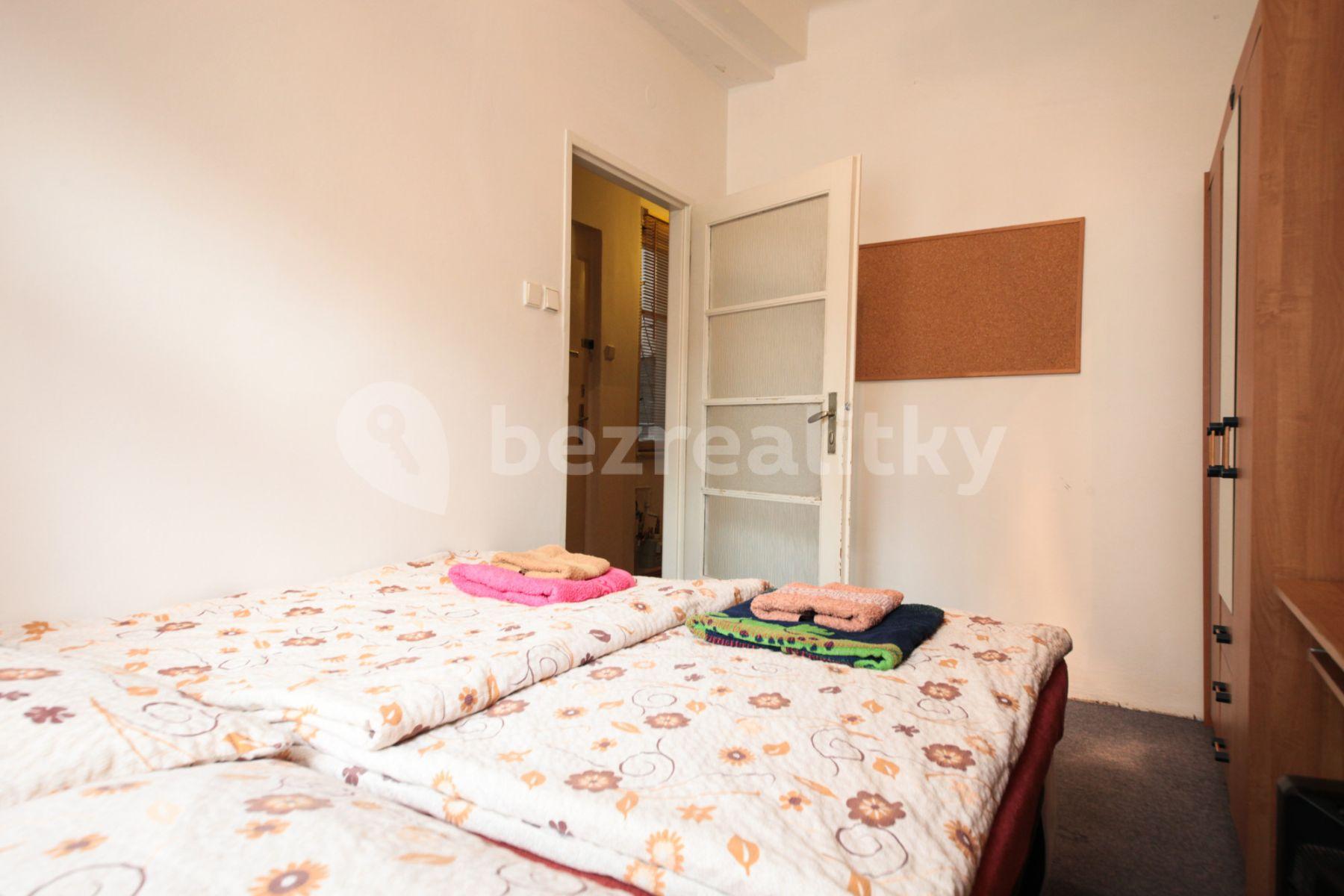 4 bedroom flat to rent, 90 m², Stroupežnického, Prague, Prague