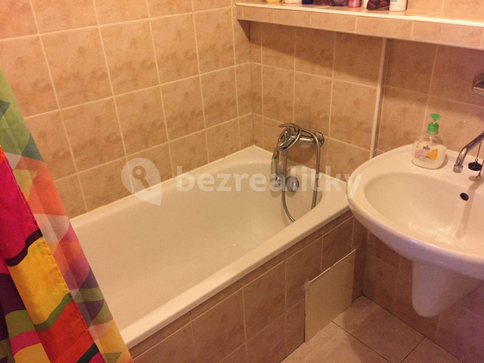 4 bedroom flat to rent, 90 m², Stroupežnického, Prague, Prague