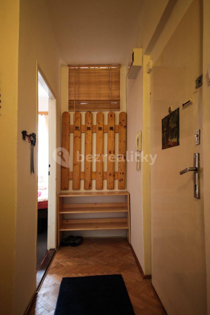 4 bedroom flat to rent, 90 m², Stroupežnického, Prague, Prague