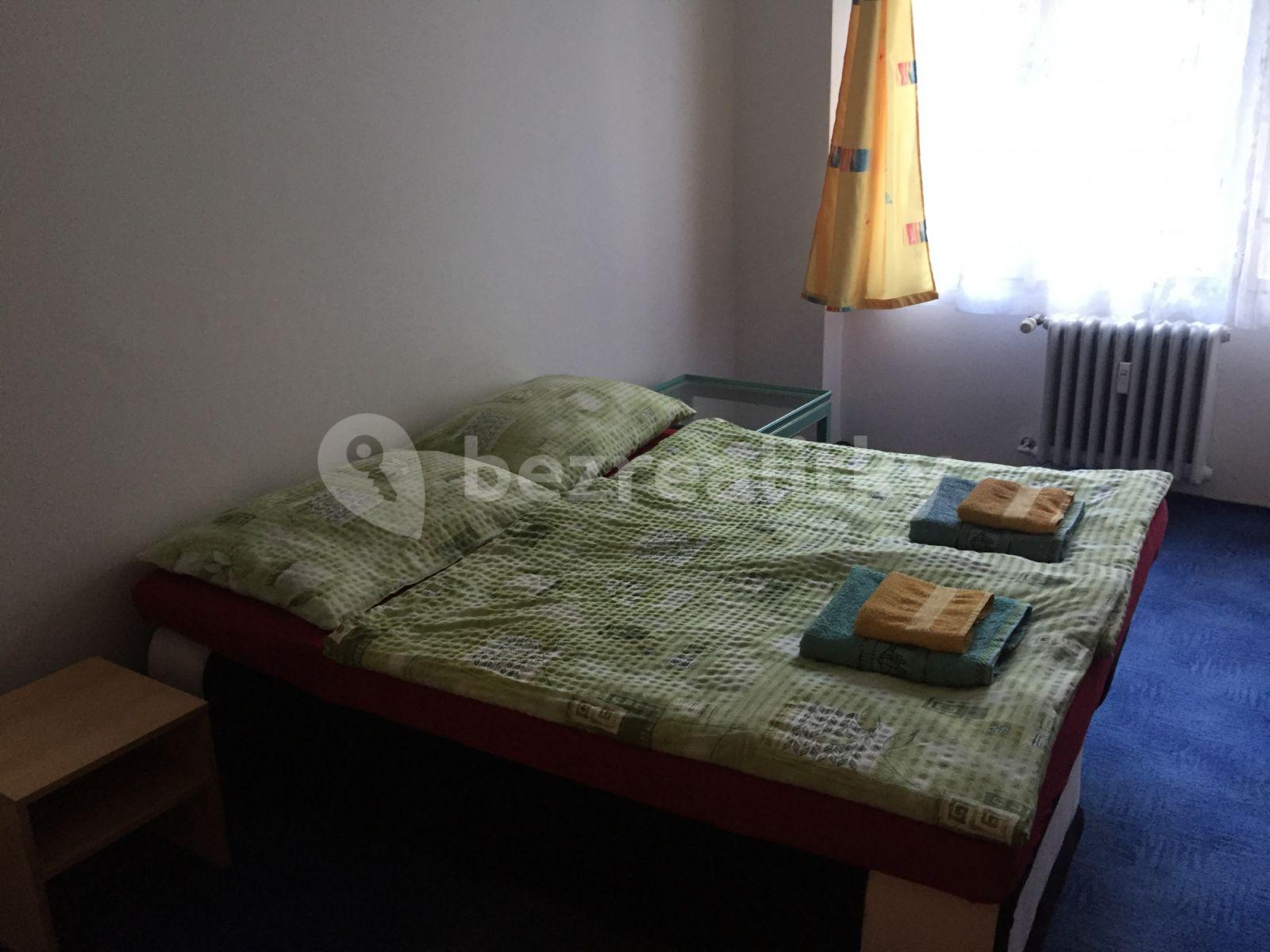 4 bedroom flat to rent, 90 m², Stroupežnického, Prague, Prague