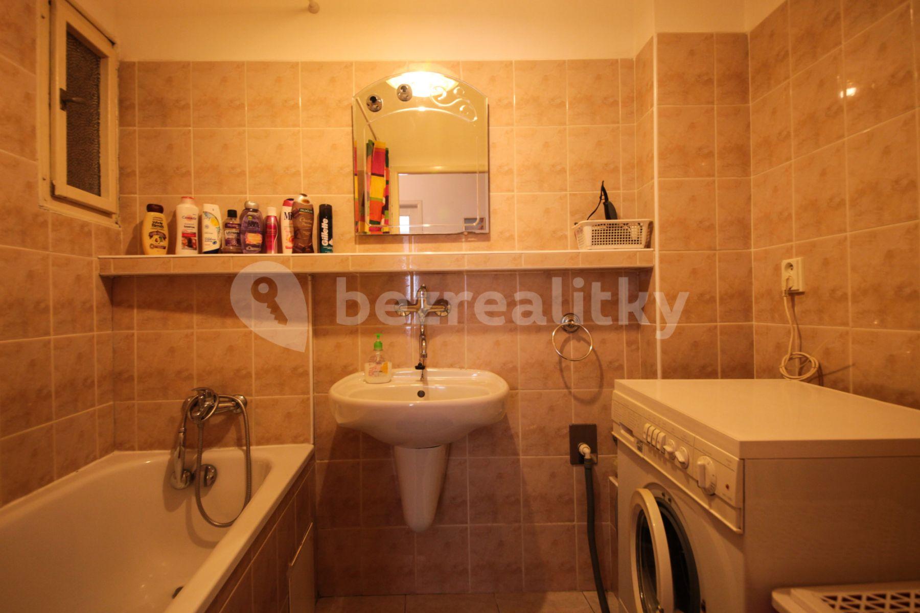 4 bedroom flat to rent, 90 m², Stroupežnického, Prague, Prague