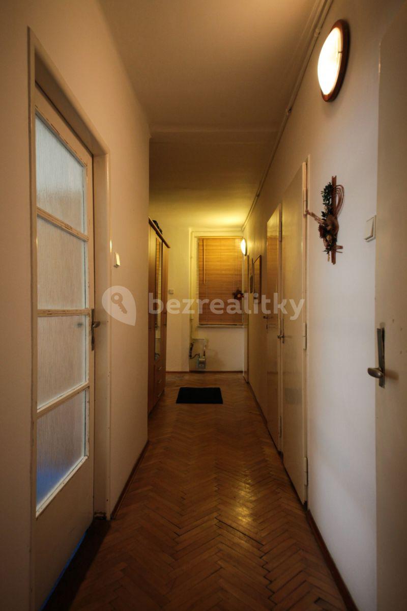 4 bedroom flat to rent, 90 m², Stroupežnického, Prague, Prague