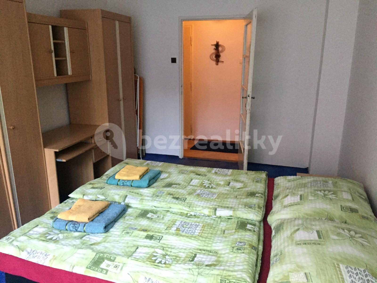 4 bedroom flat to rent, 90 m², Stroupežnického, Prague, Prague