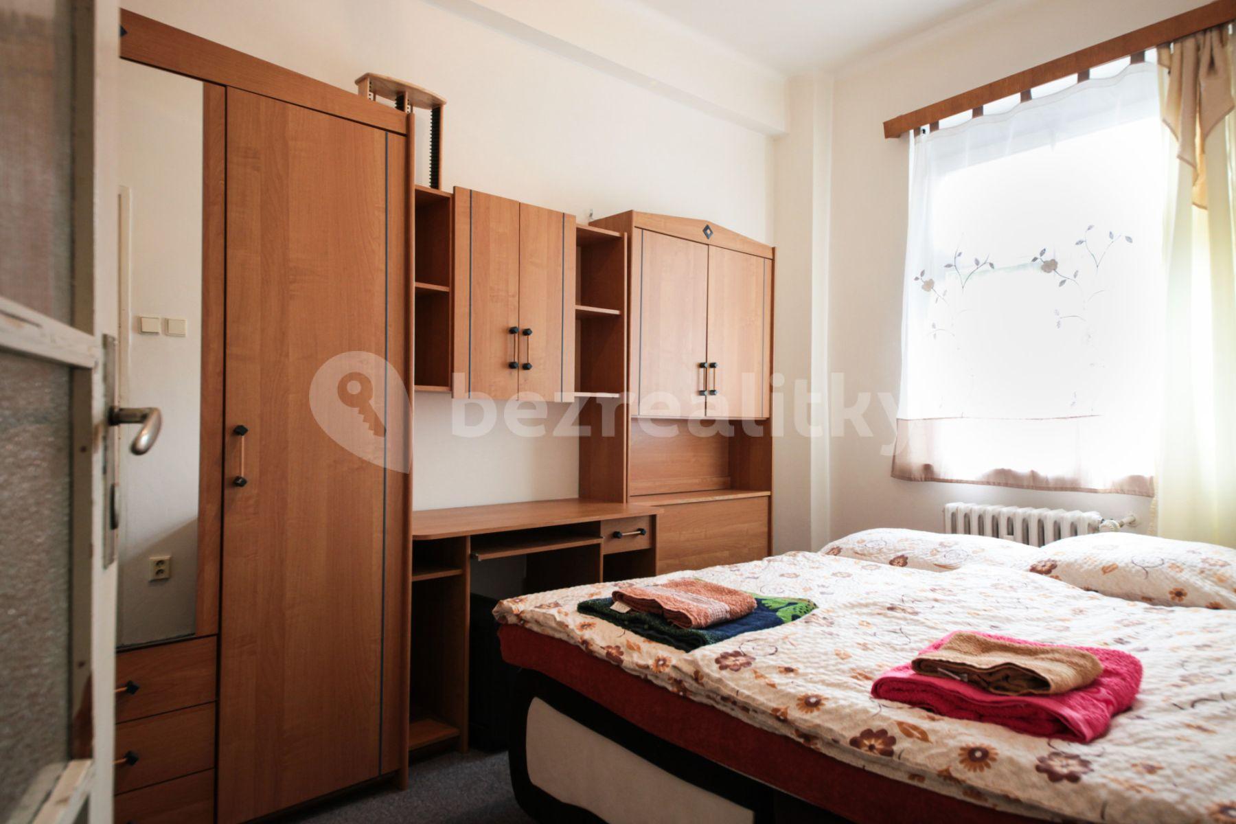 4 bedroom flat to rent, 90 m², Stroupežnického, Prague, Prague