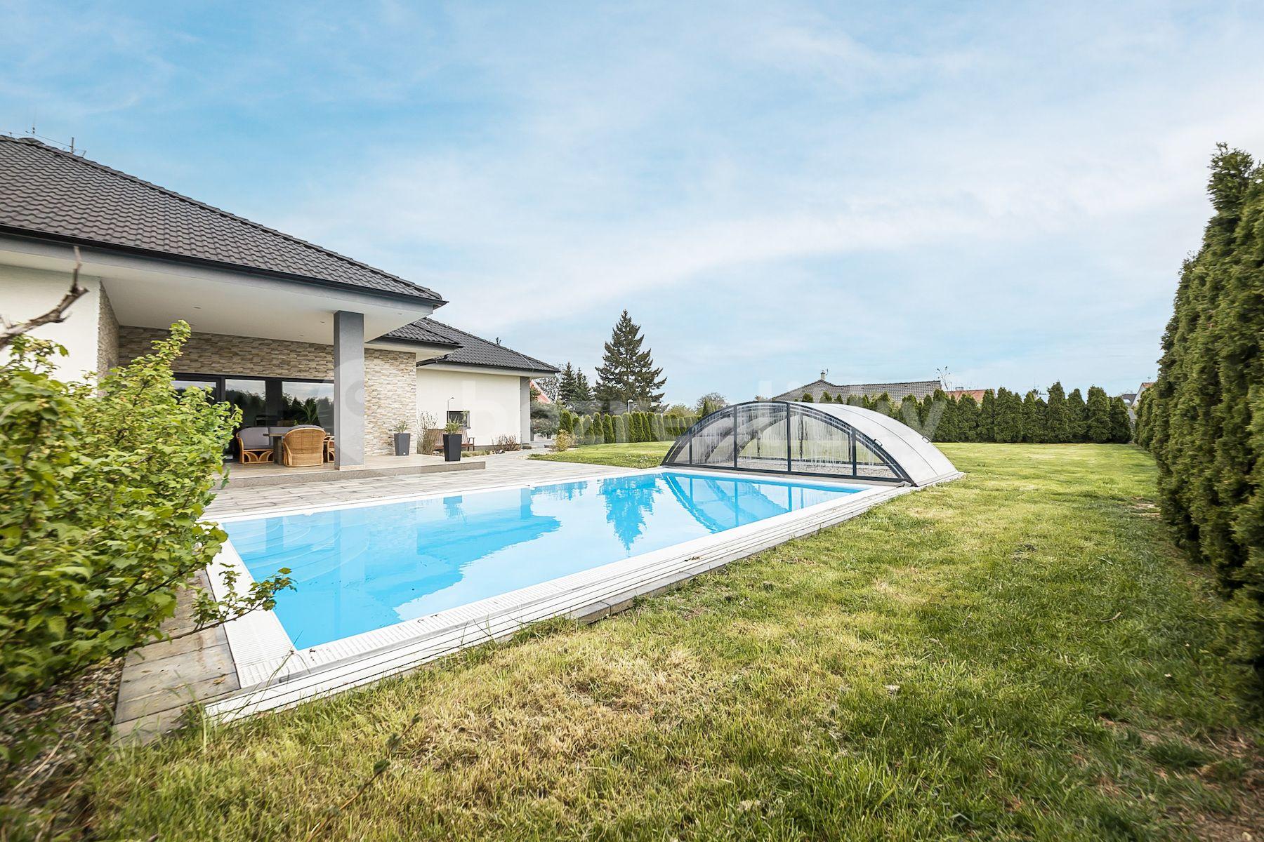 house for sale, 524 m², Ke Hřišti, Pletený Újezd, Středočeský Region