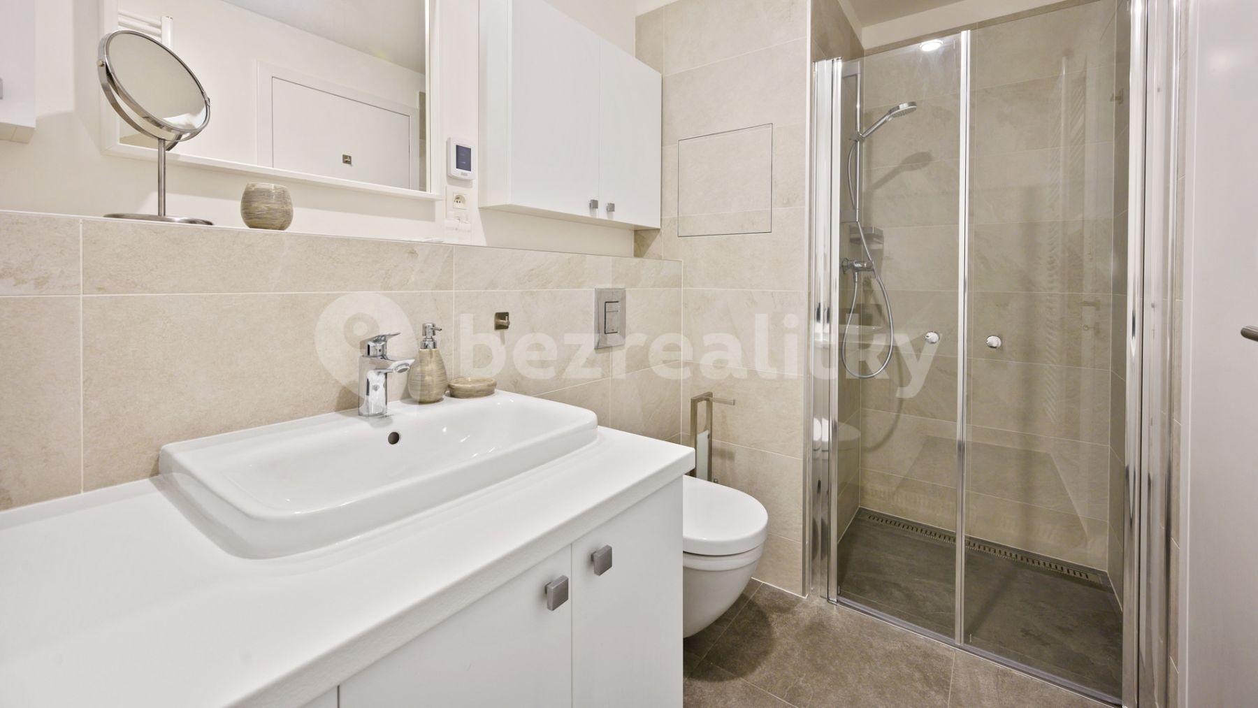 1 bedroom flat to rent, 40 m², Námestie Mateja Korvína, Bratislava - mestská časť Staré Mesto, Bratislavský Region