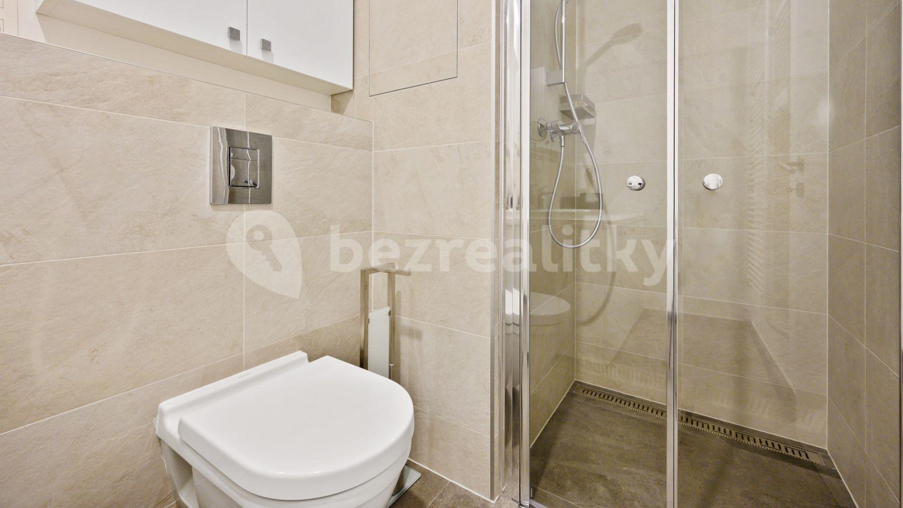 1 bedroom flat to rent, 40 m², Námestie Mateja Korvína, Bratislava - mestská časť Staré Mesto, Bratislavský Region