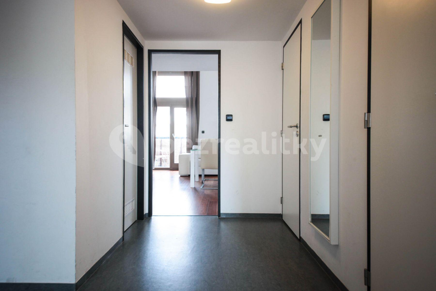 5 bedroom flat to rent, 142 m², Křižíkova a, Prague, Prague