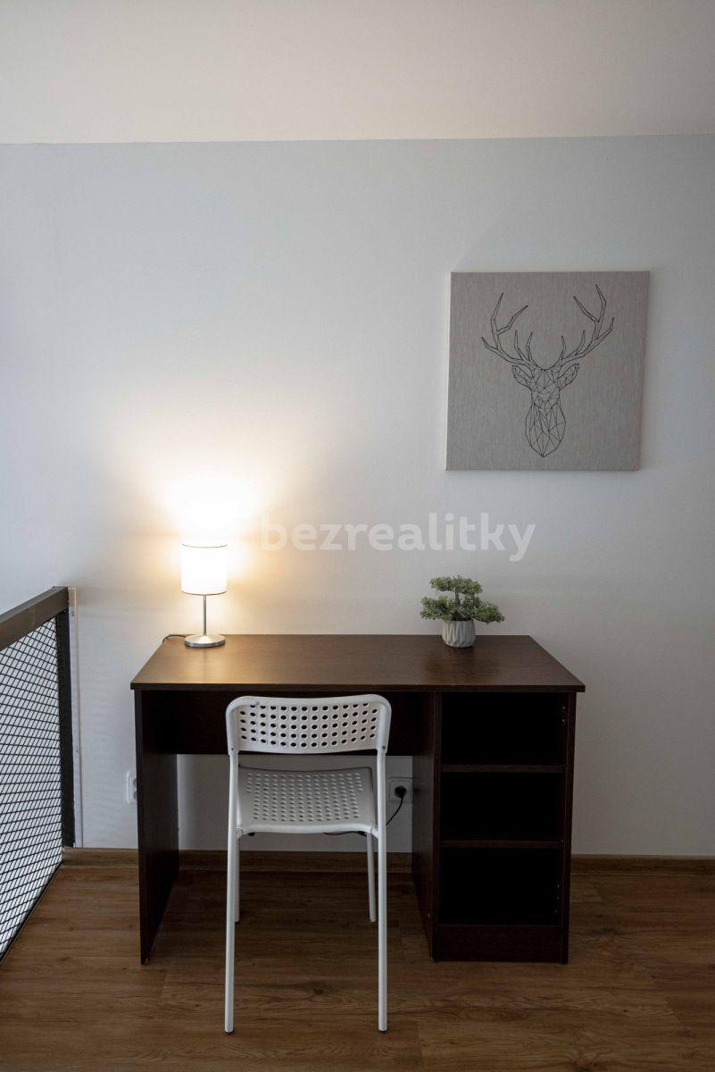 5 bedroom flat to rent, 142 m², Křižíkova a, Prague, Prague