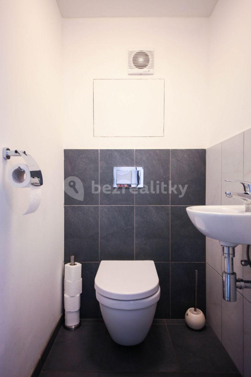 5 bedroom flat to rent, 142 m², Křižíkova a, Prague, Prague