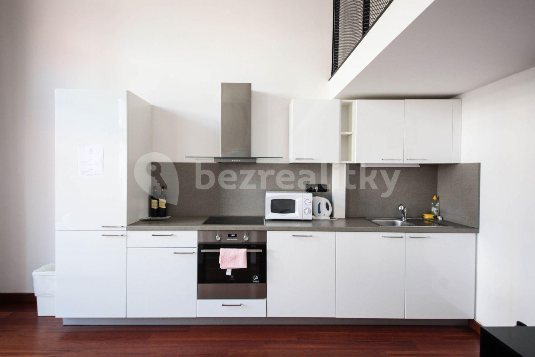 5 bedroom flat to rent, 142 m², Křižíkova a, Prague, Prague