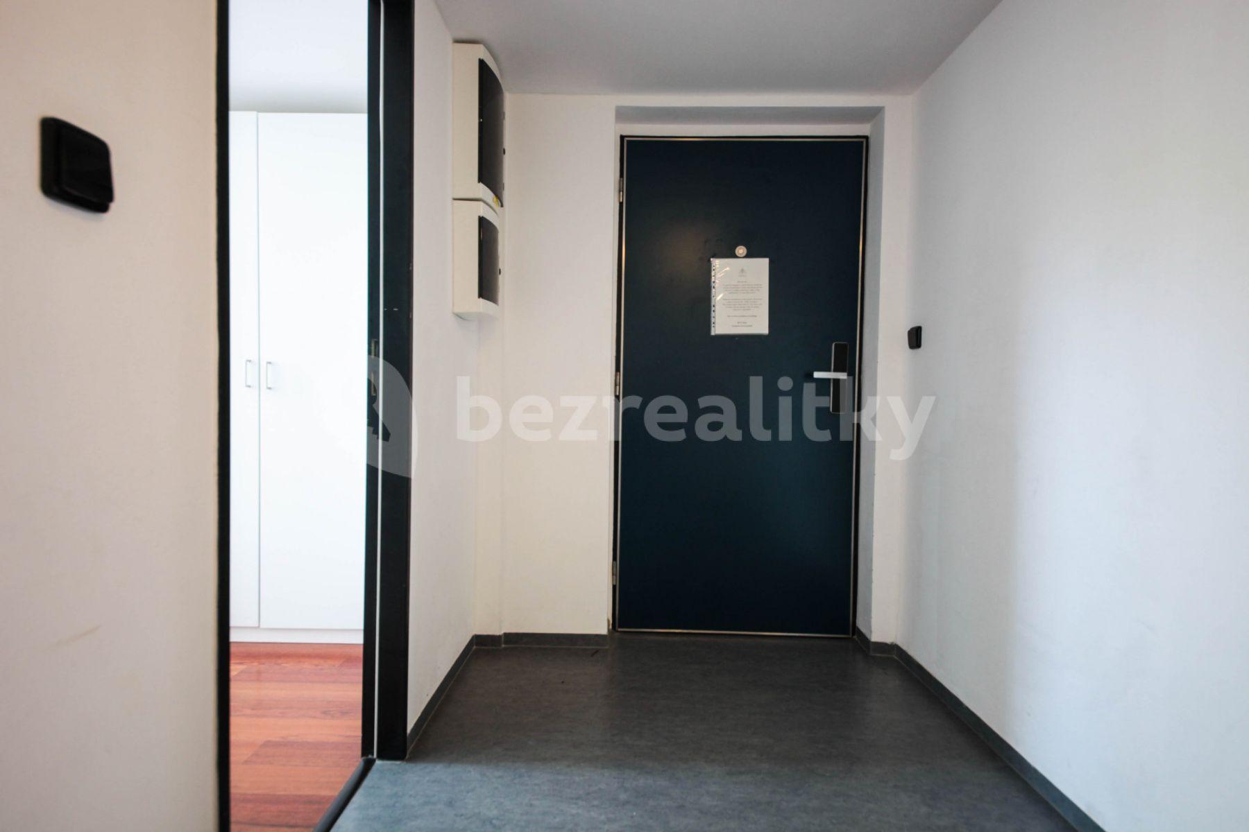 5 bedroom flat to rent, 142 m², Křižíkova a, Prague, Prague