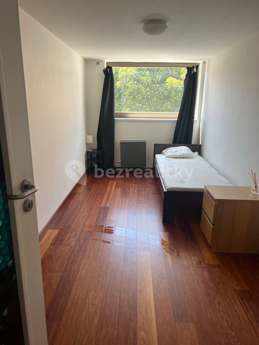 5 bedroom flat to rent, 142 m², Křižíkova a, Prague, Prague